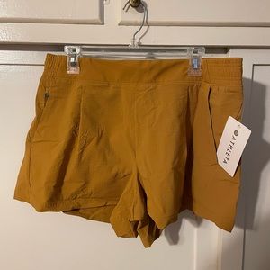 NWT Athleta Textured Brooklyn Shorts